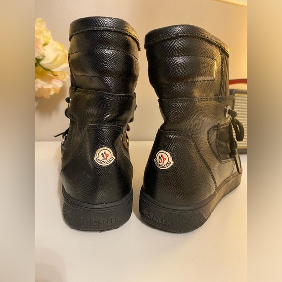 Super warm woman’s winter Moncler boots size 36 - Picture 4 of 9